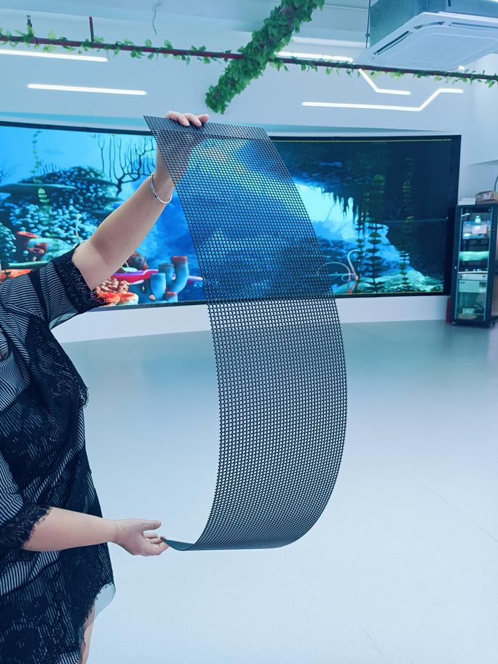 2024年LED全息屏引领透明显示新风尚：高清高亮，安装维护更便捷 - 知乎