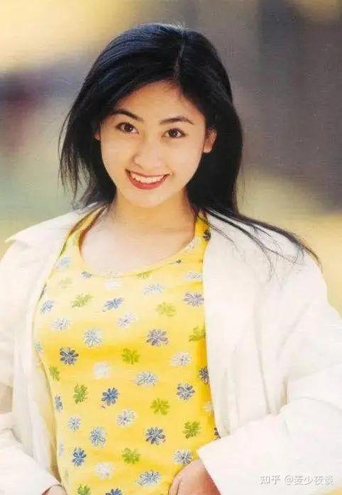 她是军艺校花,被张铁林抛弃后,嫁香港著名“坏蛋”,如今怎样了? - 知乎