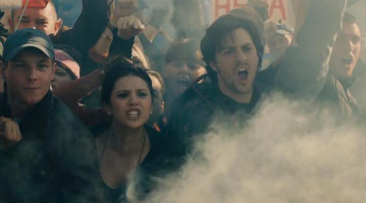 绯红女巫和快银自愿参加九头蛇实验被忽悠不说差一点就牺牲