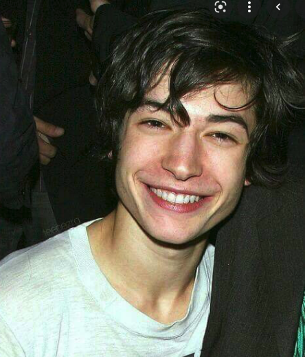 「闪电侠」埃兹拉·米勒因妨碍治安和骚扰他人被捕,华纳随后宣布暂停