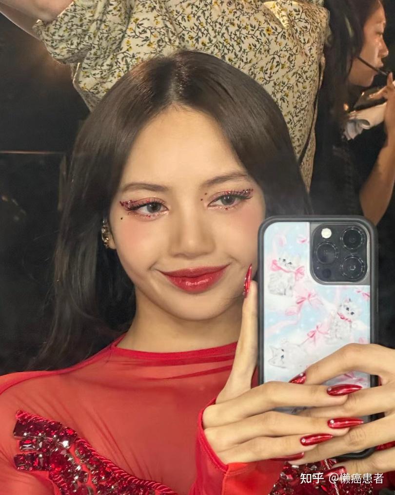 为什么感觉lisa最近变丑了