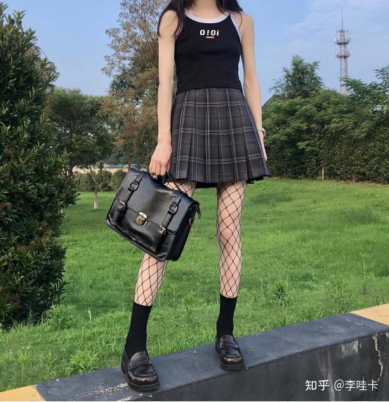 水手服配网袜和jk制服配网袜是怎么样的,想知道一下? - 知乎