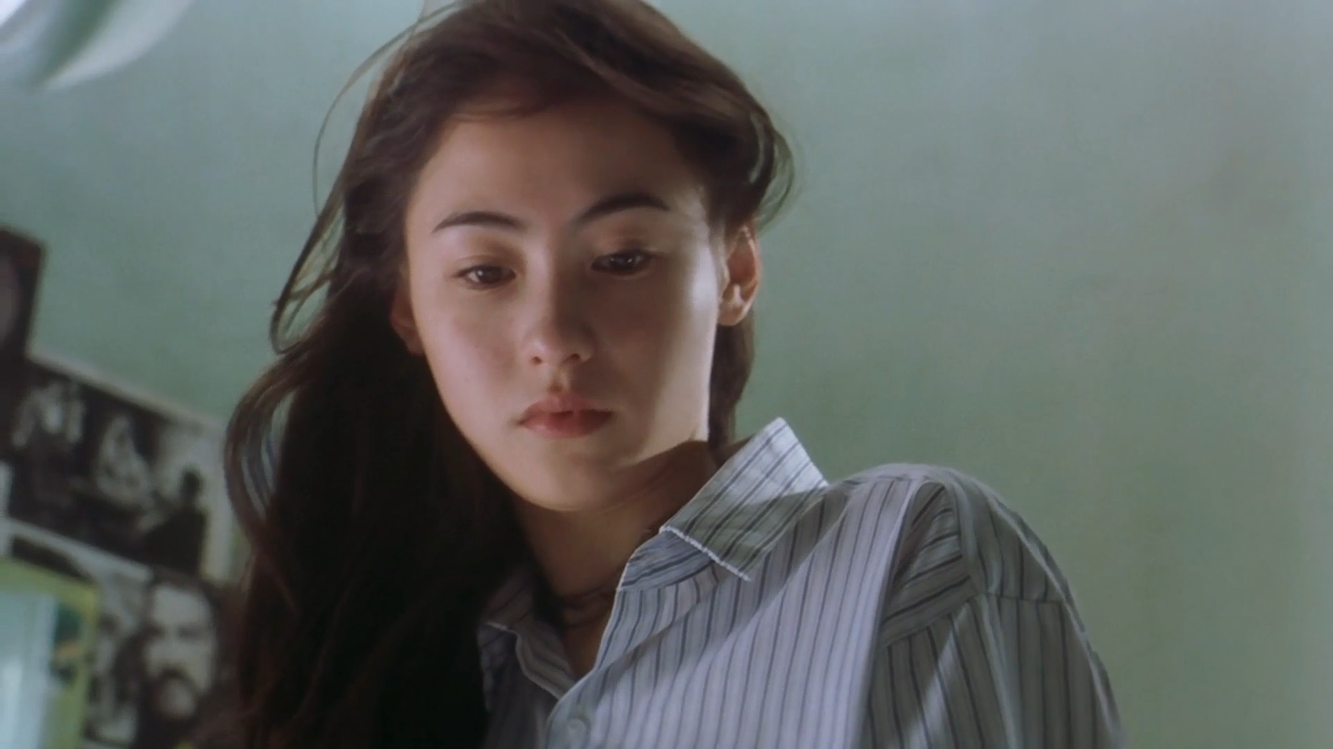 《喜剧之王》中当周星驰说完「我养你啊」之后,柳飘飘在计程车上