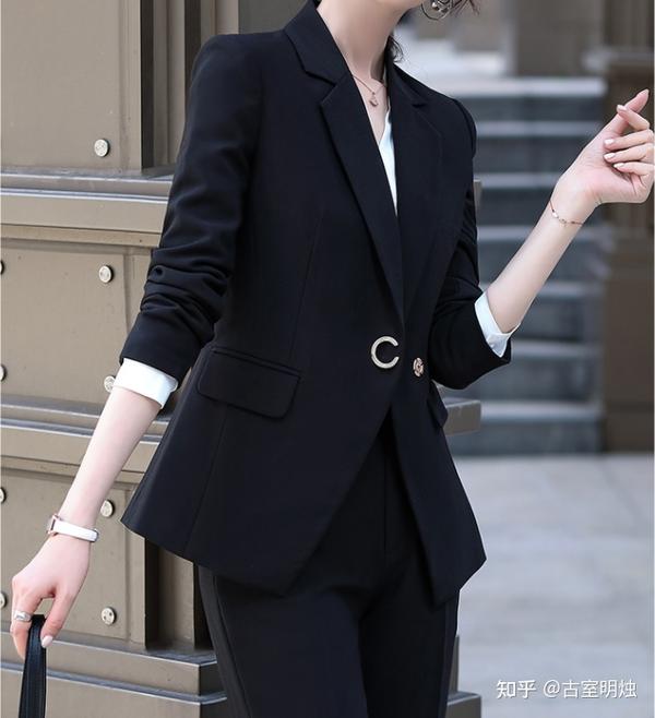 有没有什么不是特别贵又很干练简洁的女士西装或者套装?