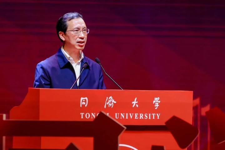 交大现任校长是谁任命的(交大校长是什么级别的干部)