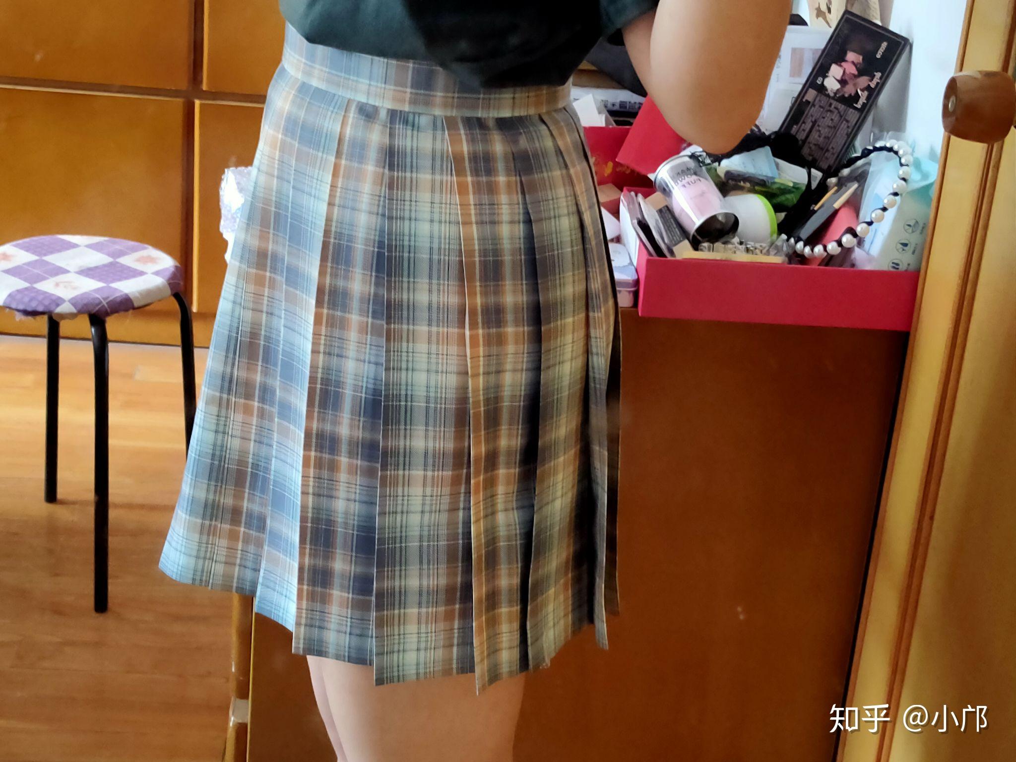 jk裙子右边炸褶是什么原因其他同腰围都没炸