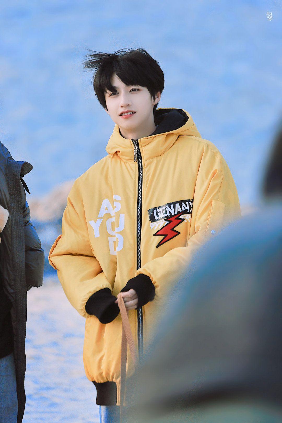 重庆七中的校草朱志鑫长得多好看?