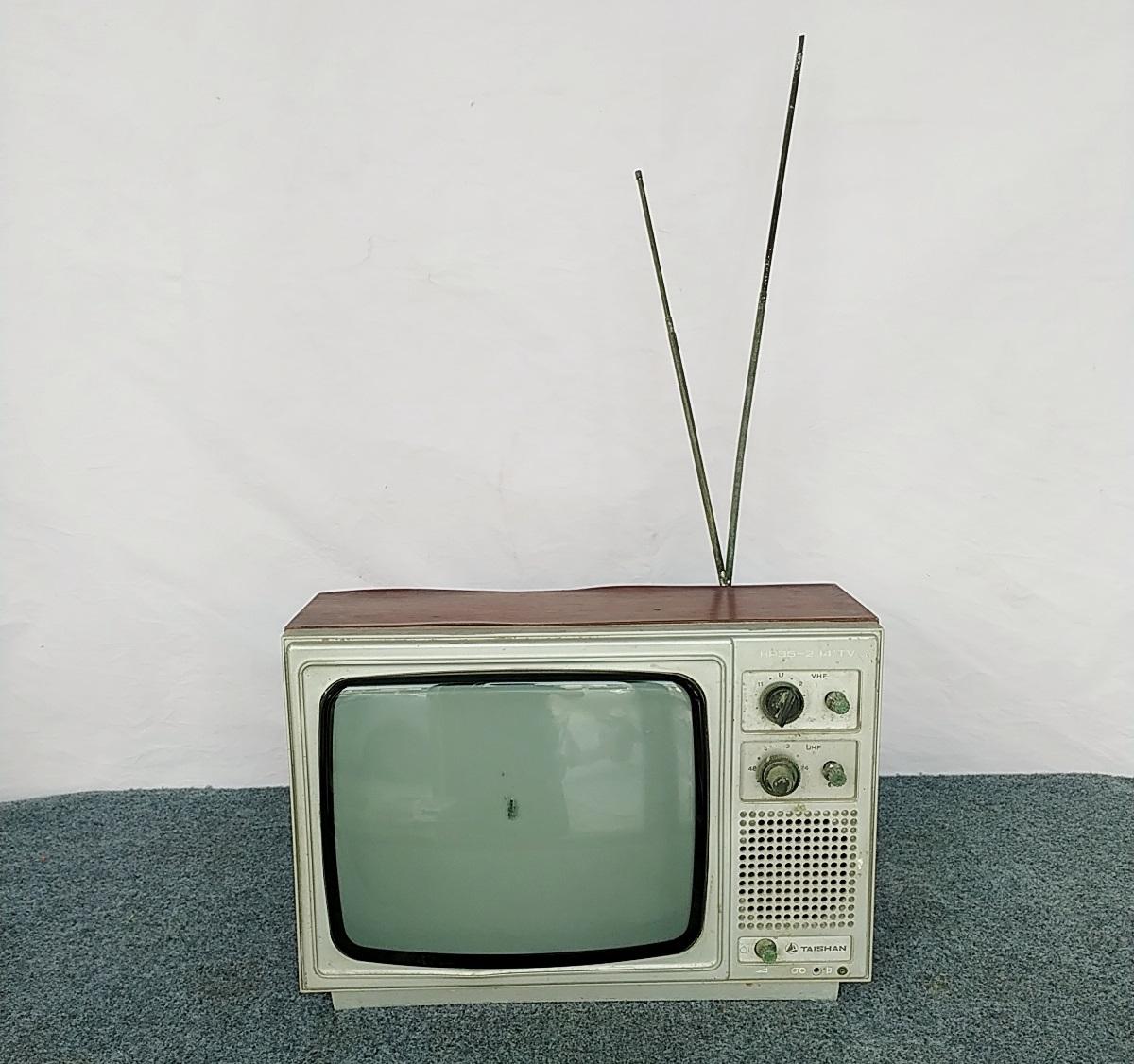 安装到电视上,并且有信号源可以观看的?