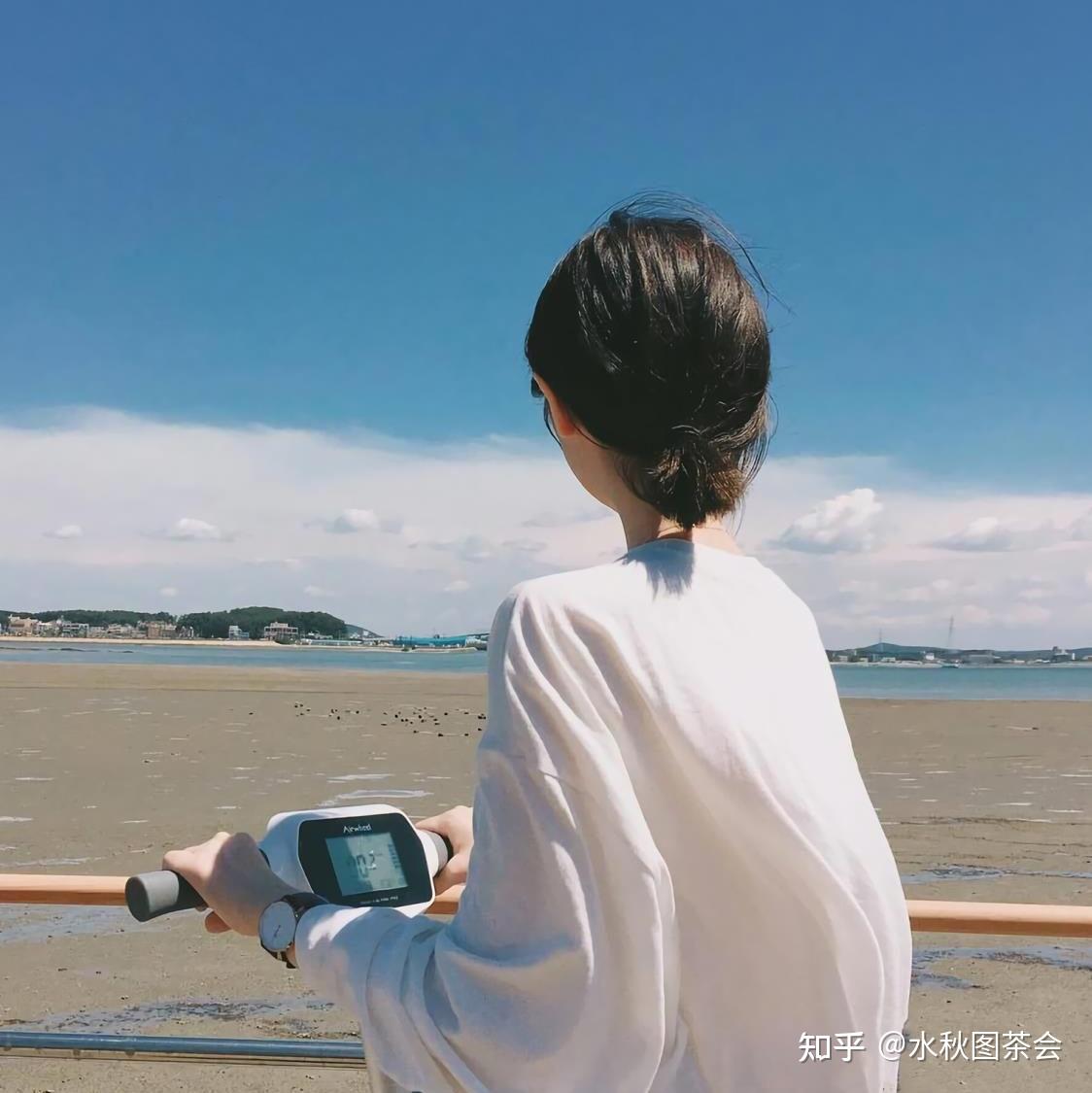 有没有侧脸看天空的女头像