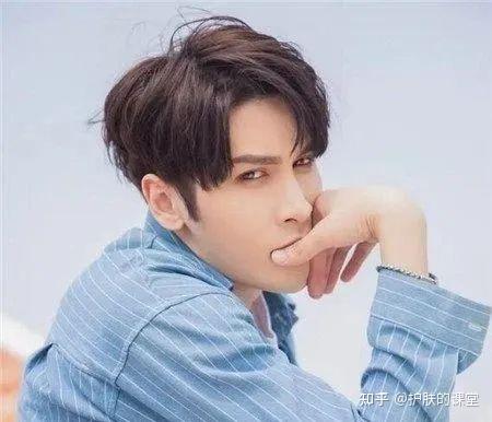 男生韩式发型做对了真的很帅,中分蓬松发型 - 知乎