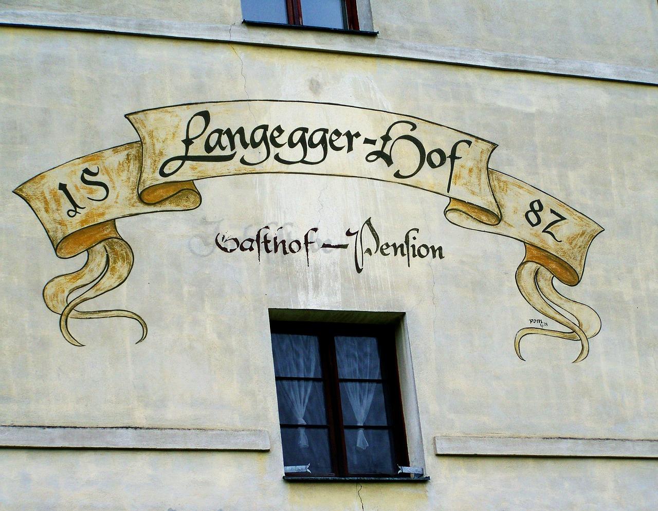 房间墙上白色是什么漆