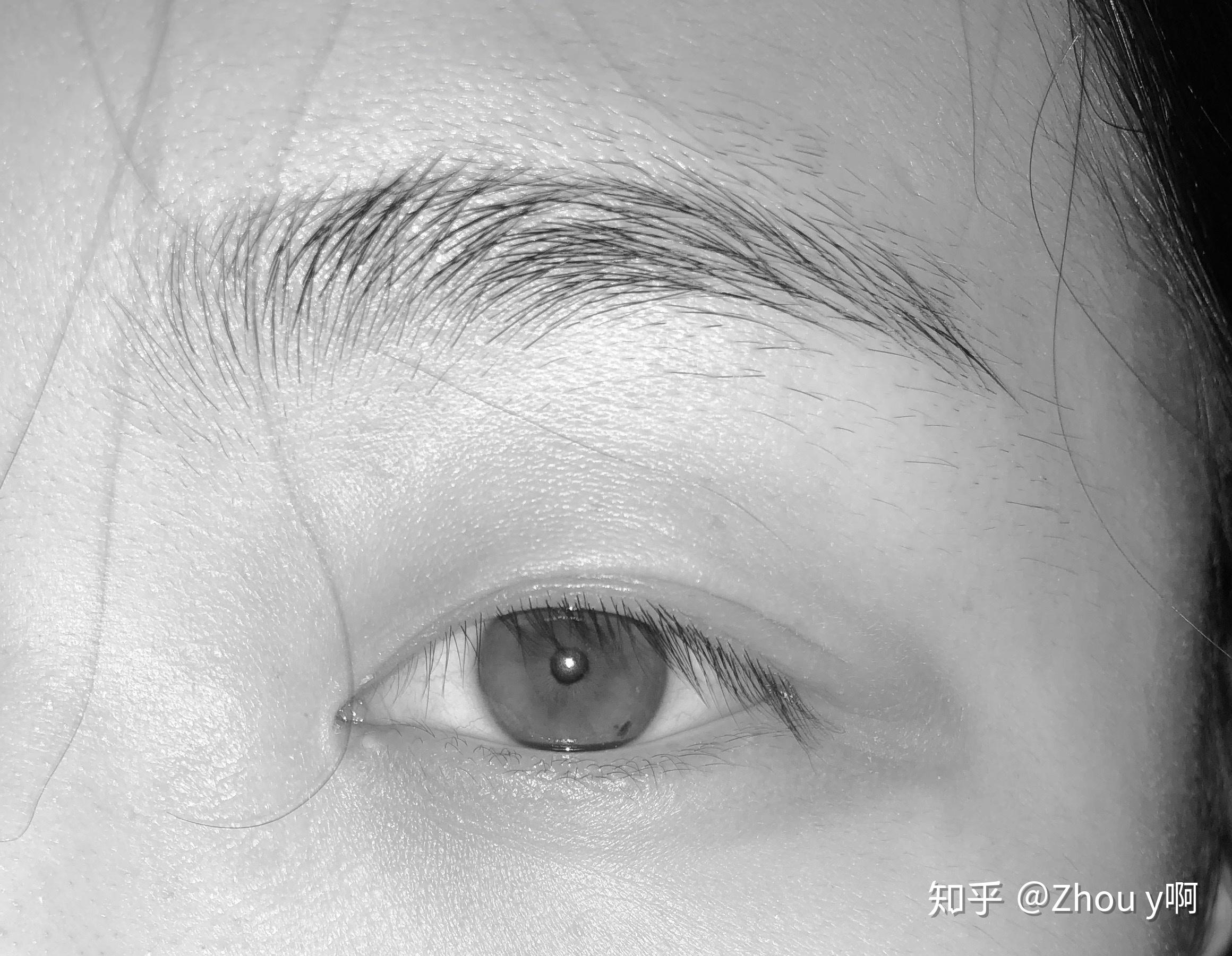 同是汉族人,为什么a的眼睛是浅棕色,b的眼睛是浅灰色,c的眼睛是黑棕色