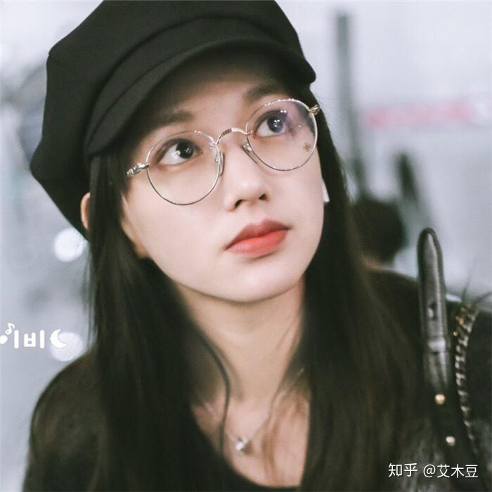 图上程潇的眼镜啥牌子