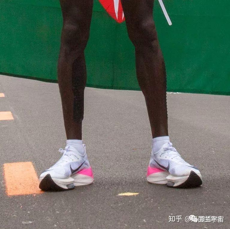 基普乔格破纪录跑鞋图片