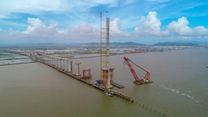 广东珠海黄茅海跨海通道高栏港大桥东塔首节钢箱梁安装 - 知乎
