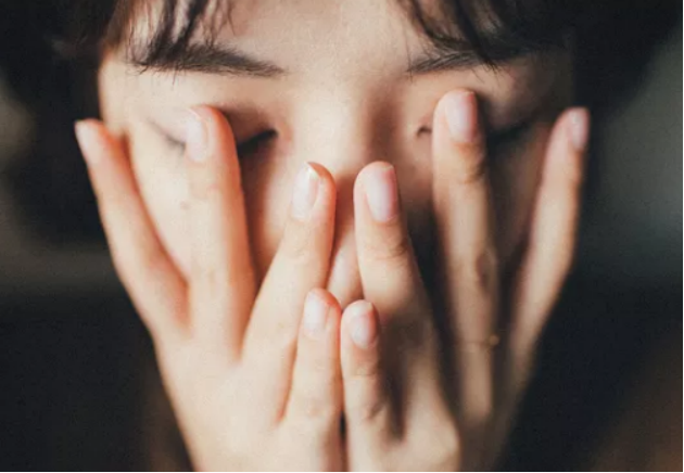 人人都知道沉默是金,在很长一段时间里我却觉得,沉默是一种对他人的压迫。 - 知乎
