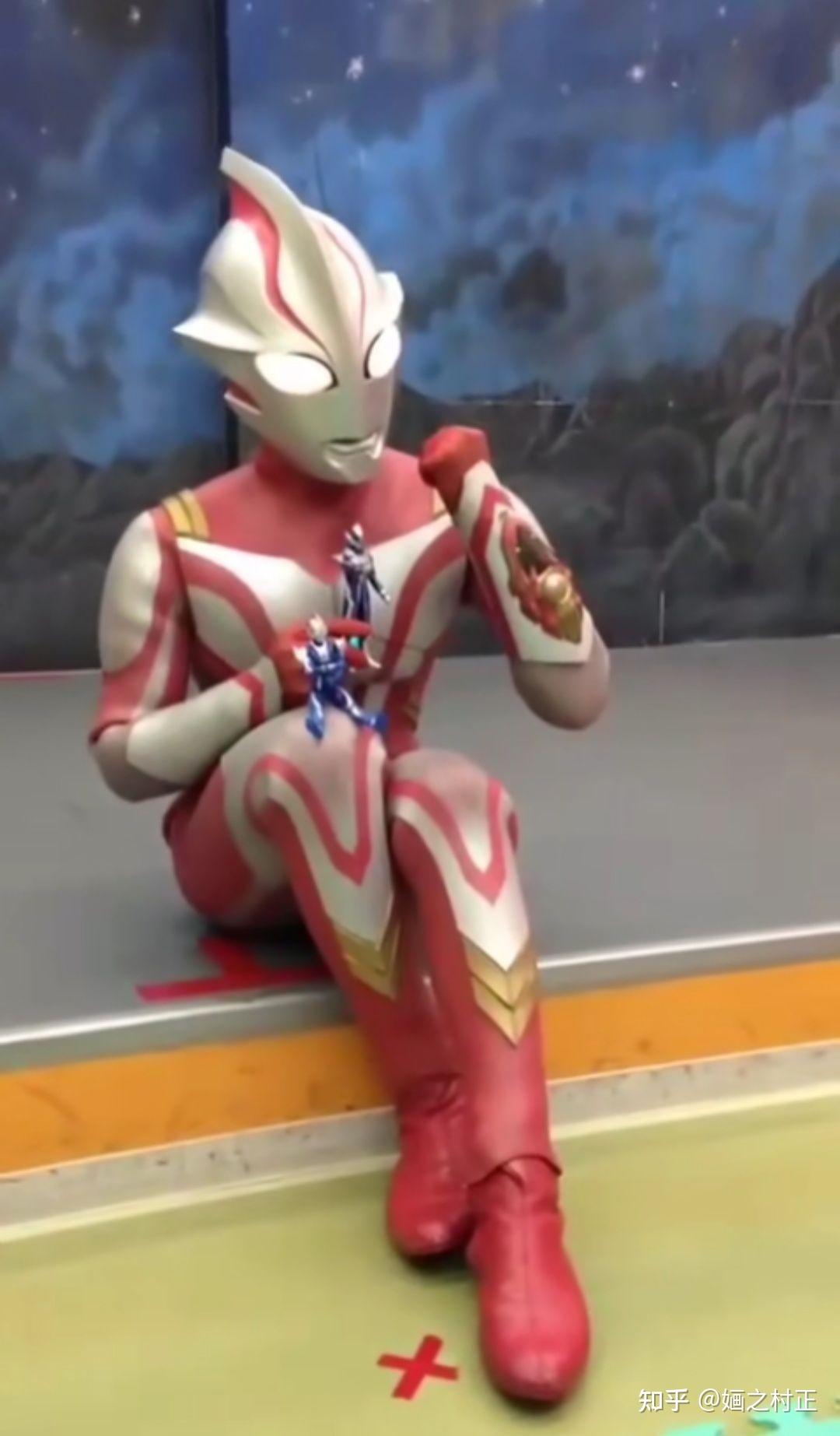 托腮奥特曼那个表情包是哪个奥特曼