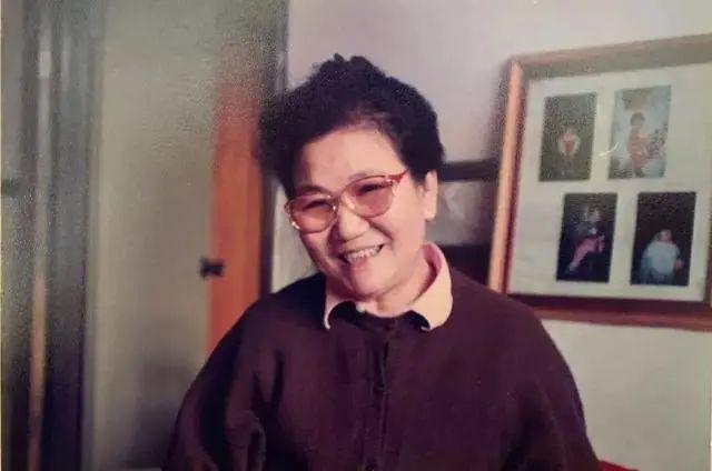 赵丽蓉:中国第一位小品女皇,因一句台词识破潜伏间谍,72岁自备寿衣,临终前为巩汉林留一句忠告 - 知乎