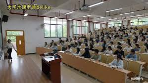 网传一大学生因公选课老师连续缺课，自己上台用 AI 生成 PPT 讲了一小时课，是真的吗？暴露了哪些问题？