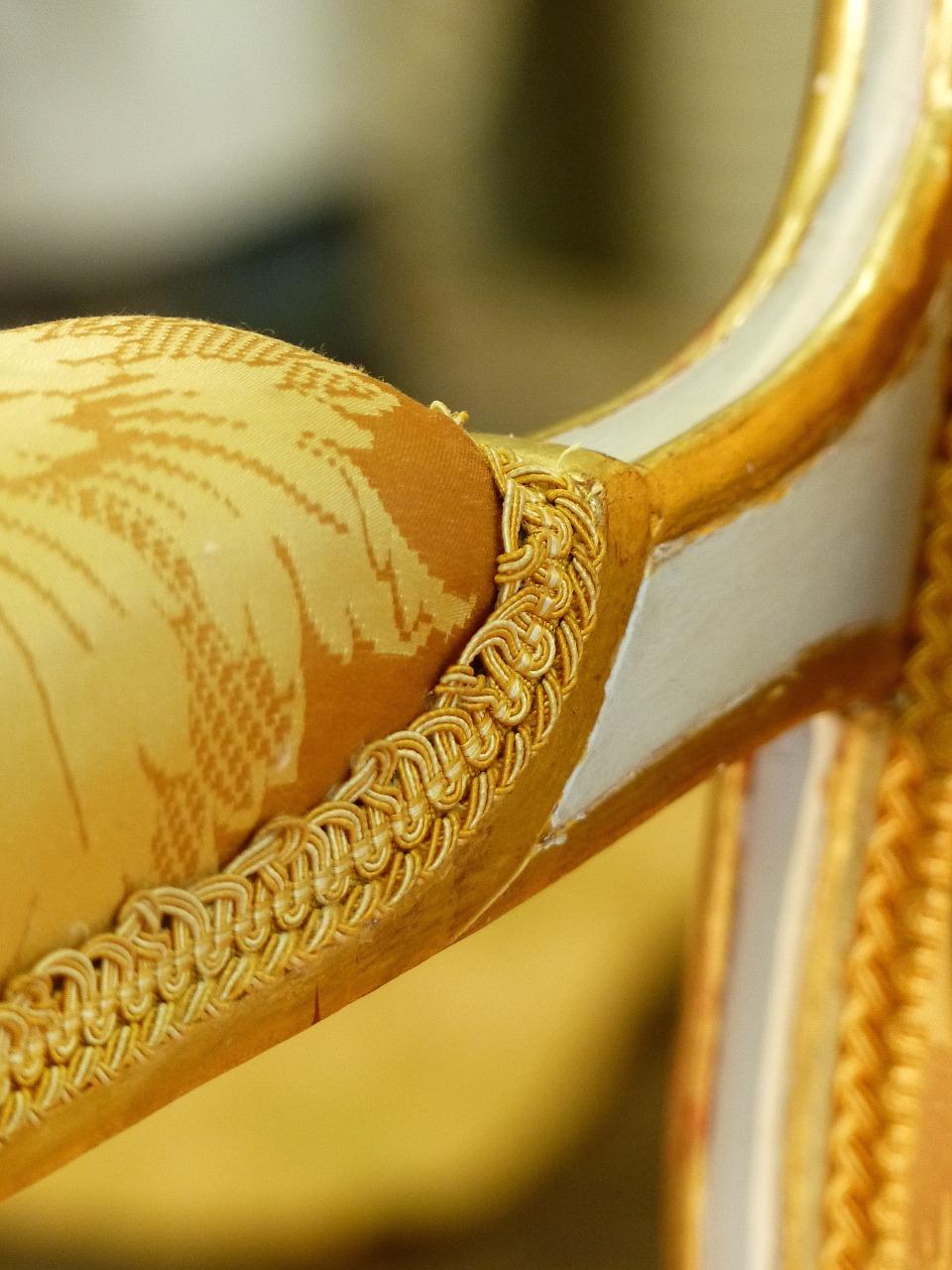 悬空电视柜如何固定