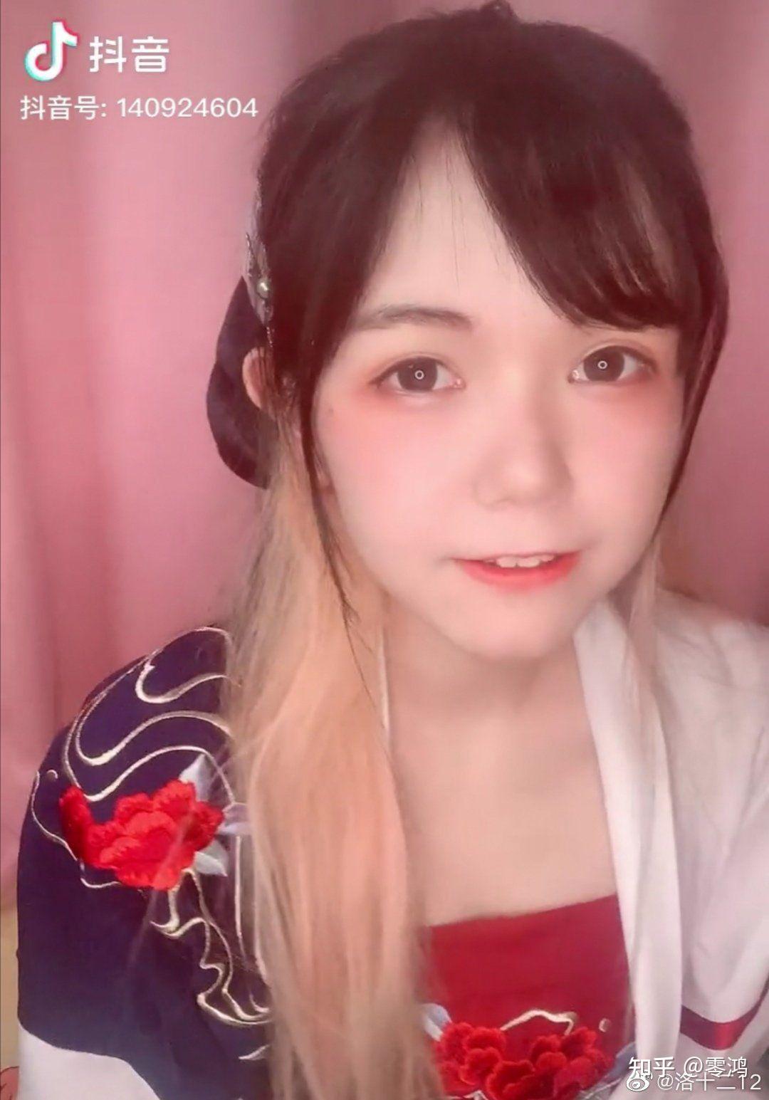 封茗囧菌的线下和微博的照片差别大码吗各位线下见过的可以说一下嘛