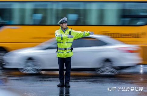 实用参考 交通警察在执法过程中存在的阻碍行为,该如何处置? - 知乎
