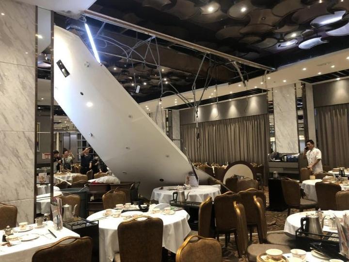 香港粉岭稻香酒楼今晨发生天花坍塌事故,饕客惊恐四散