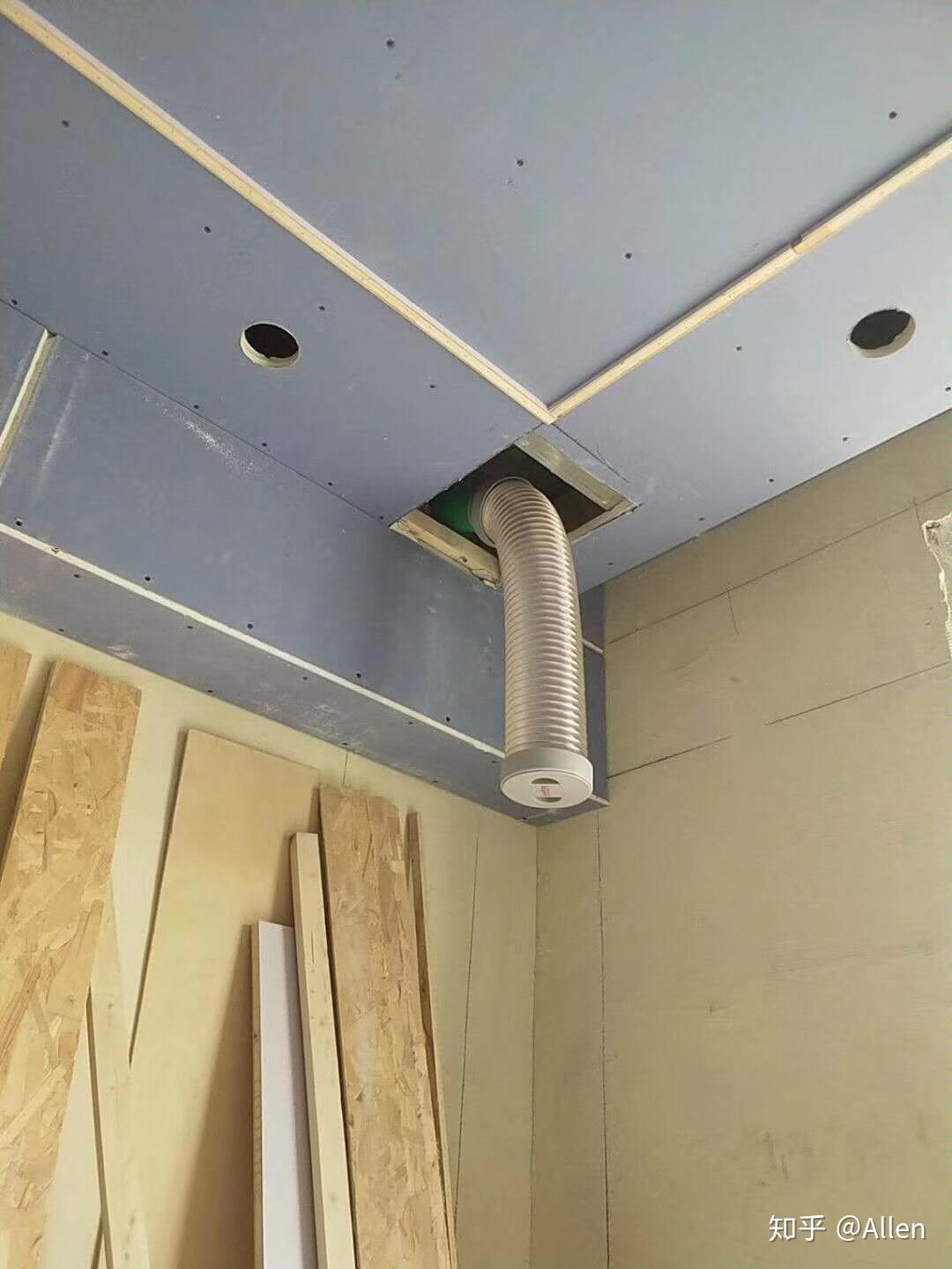 通风管道与室内的天花板上的通风口(装百叶窗的位置)是固定的吗?