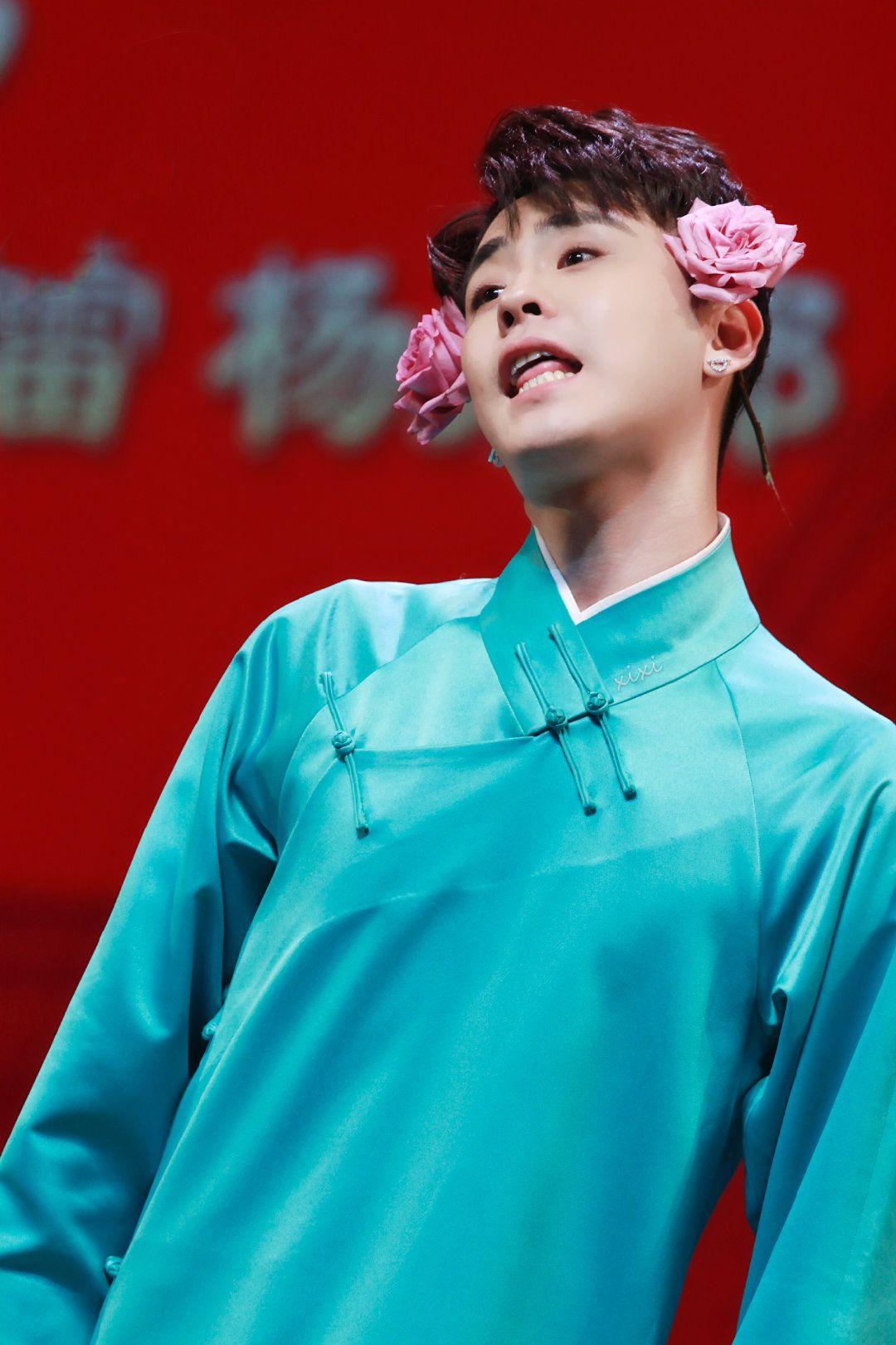 姐妹们最喜欢的张云雷的大褂是哪一件? - 知乎