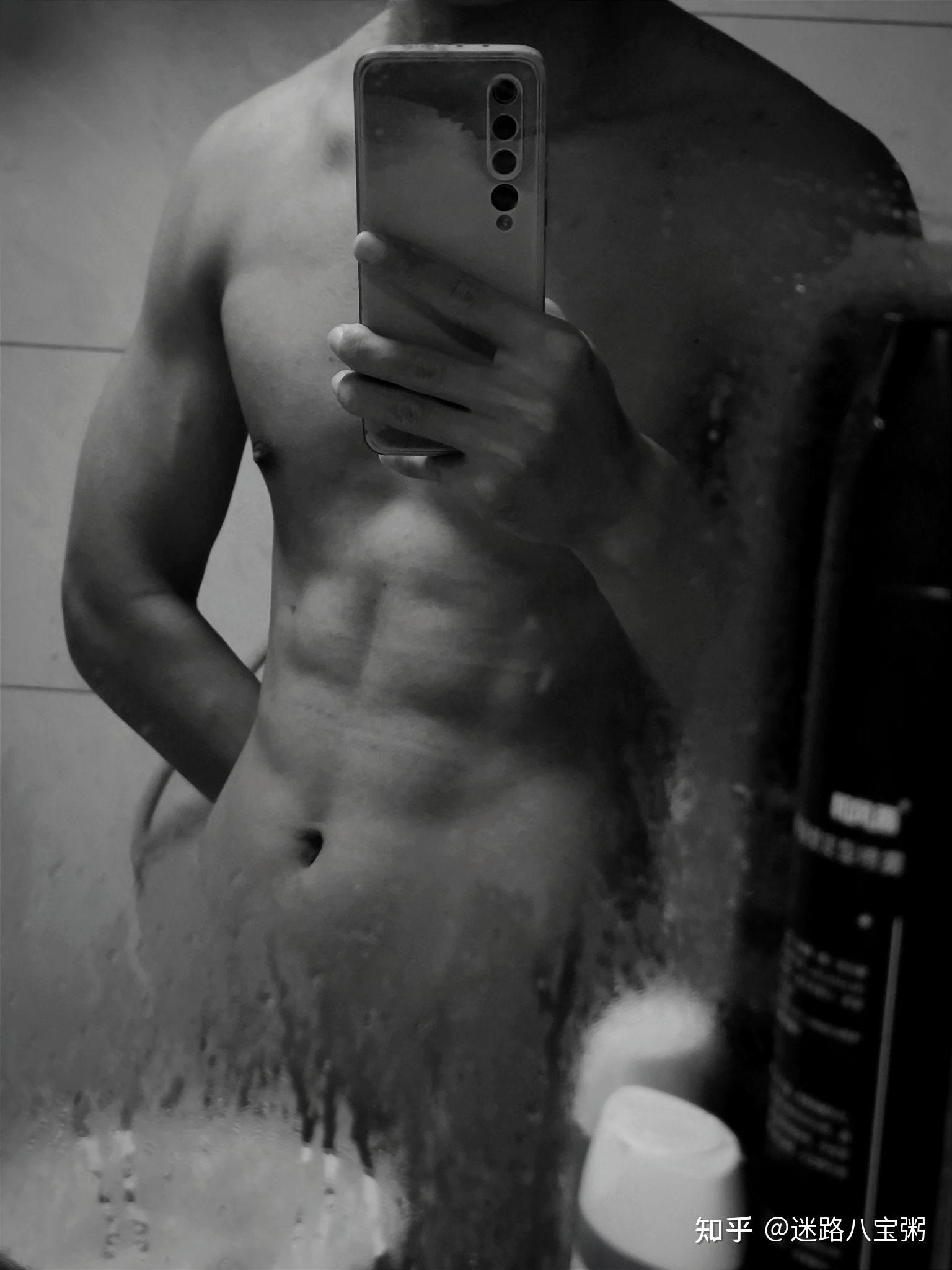 现实生活中男孩子真的有完美的腹肌吗?(//63//)? - 知乎