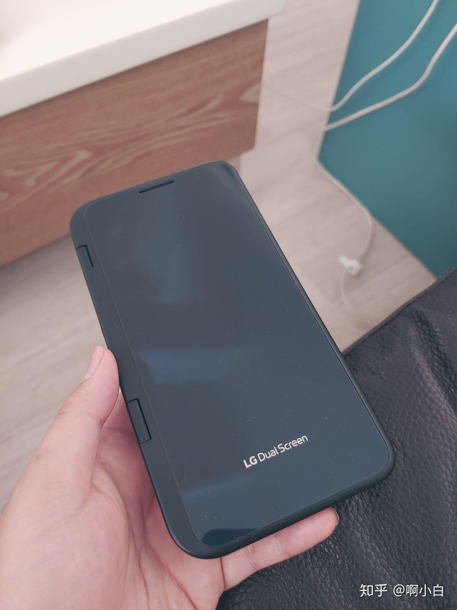 定价7000 的 lg v50 thinq 5g 折叠屏手机,是否值得关注和购买?