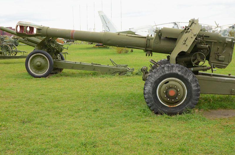 俄罗斯的2a65火炮是d20火炮换了根炮管 炮架什么的都一样 是真的吗?