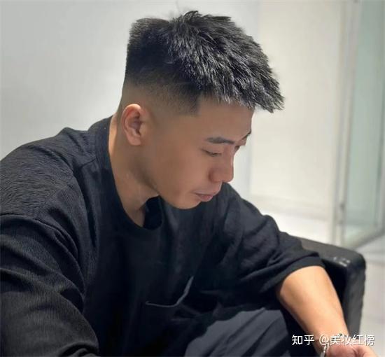 前刺发型,绝对可以笑着出理发店的短发,不知道该怎么剪头发的可以参考一下。 - 知乎