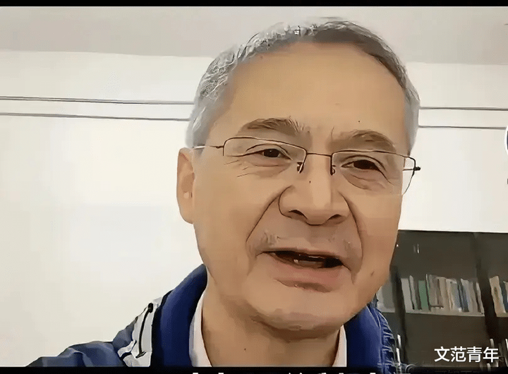 罗翔参加活动安保人员搀扶场面超搞笑网友戏称张三终于伏法了