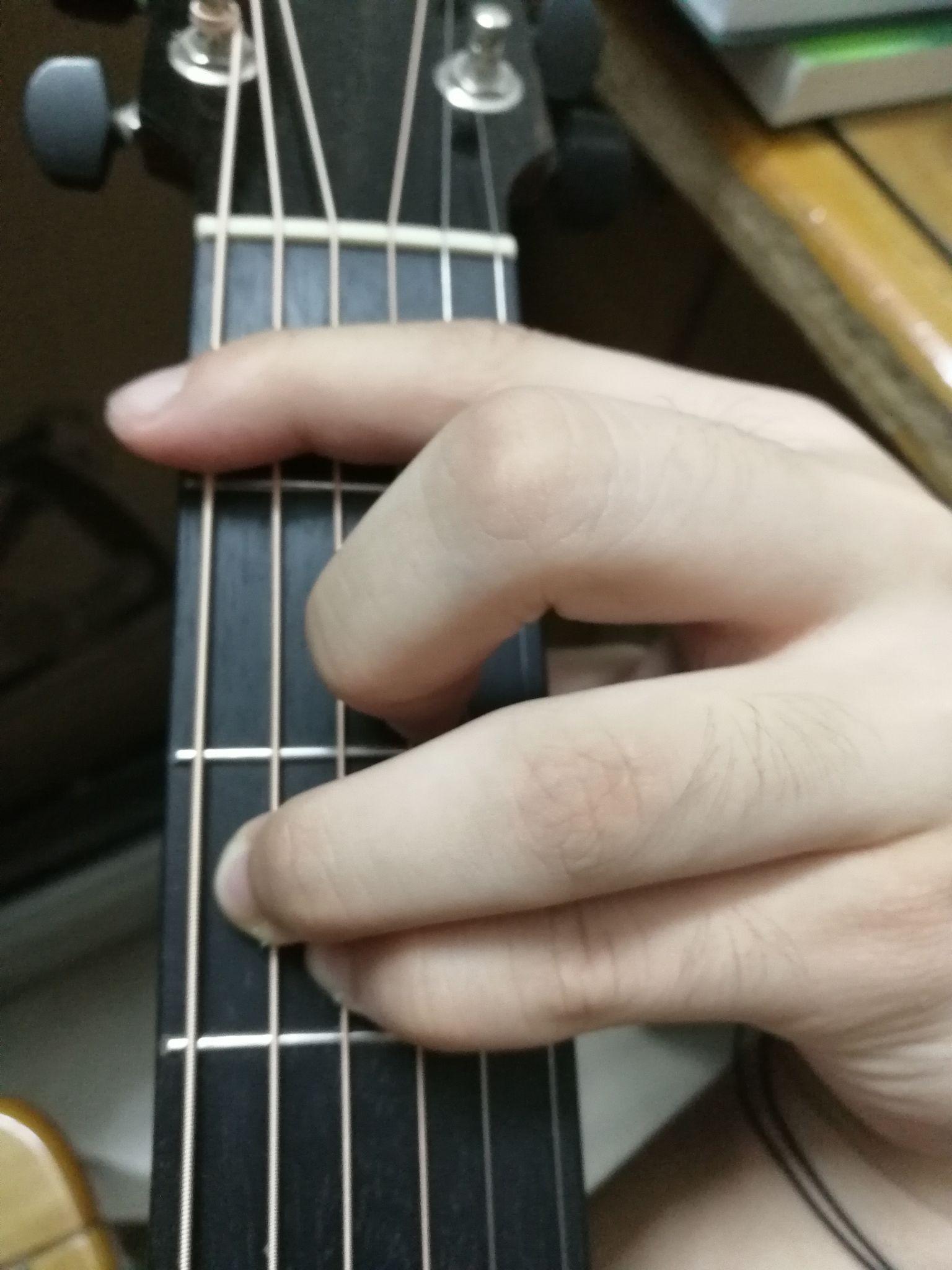 如何弹吉他的f和弦