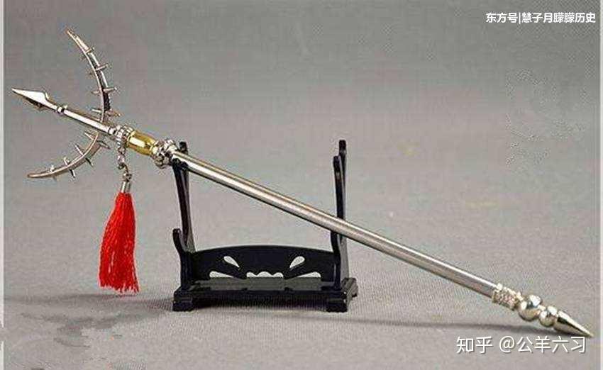 武侠小说里,经常出现的两种江湖奇门兵器:雷震挡,铁牌,这两种武器到底