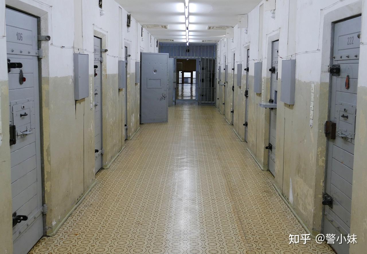 昨晚凌晨被拘留了,今晚派出所会打电话通知家属吗?