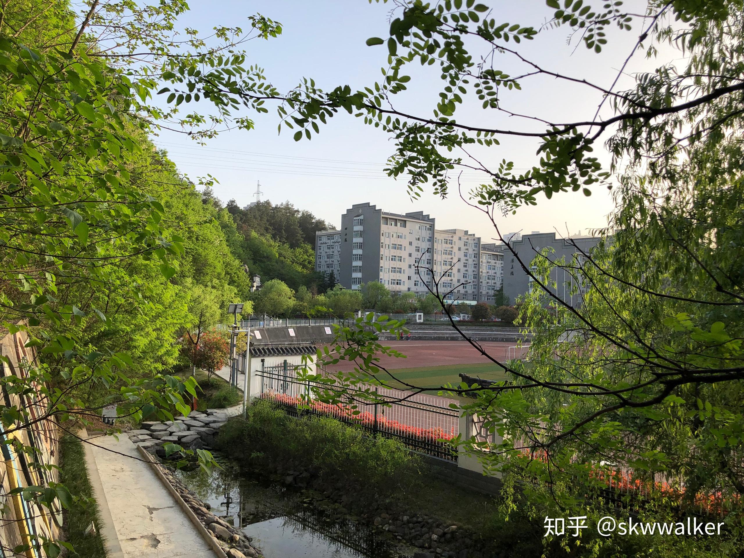 漢江師範學院校園環境及硬件設施如何