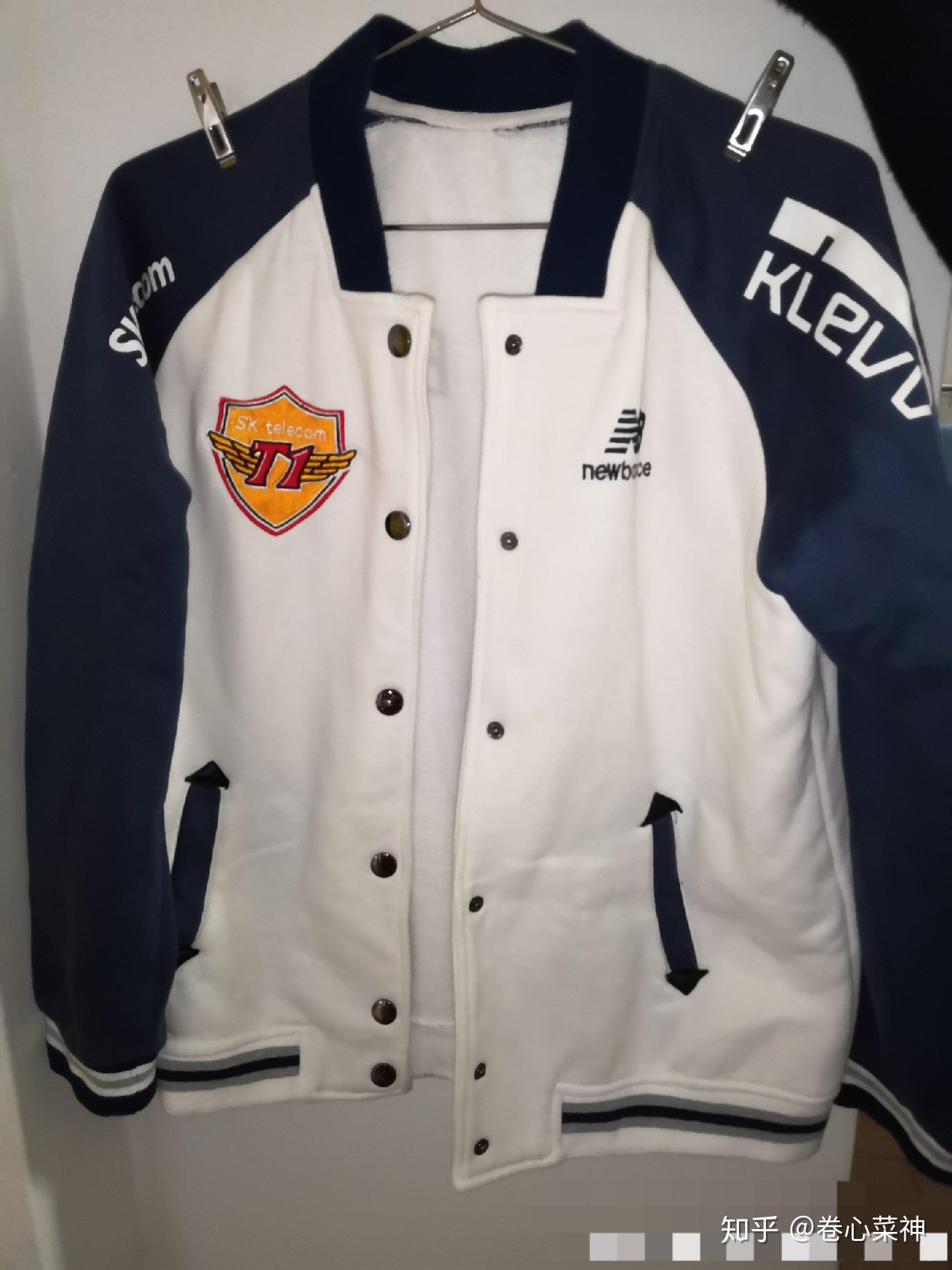 我想问2015年skt那件蓝白色队服哪里有卖的