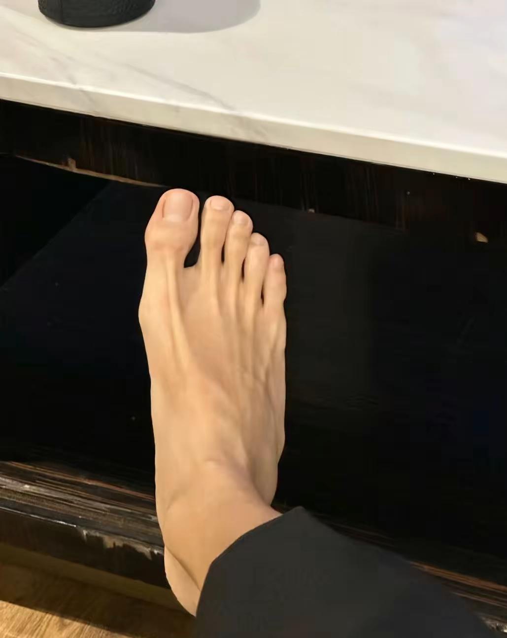 男生的脚什么样算好看?