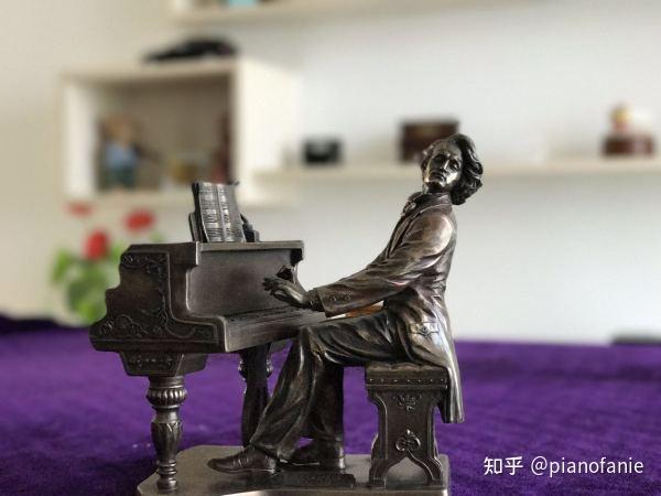 男朋友是弹钢琴的喜欢肖邦送他什么相关的礼物好呢