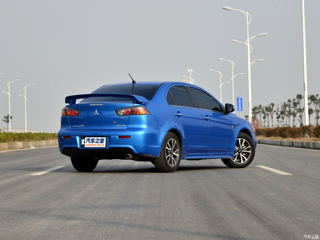 三菱翼神尾翼是加装的吗? - 知乎