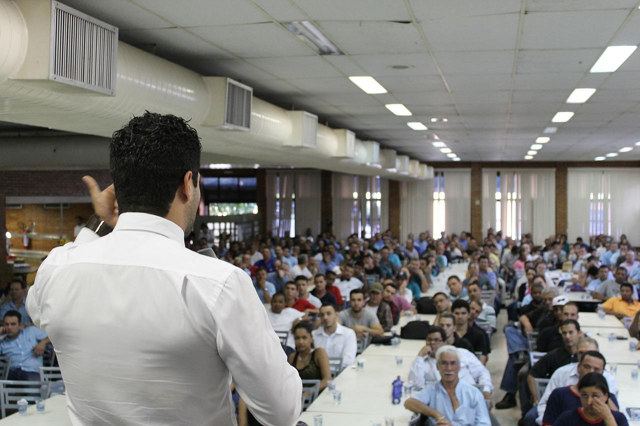 教室里的不和谐音