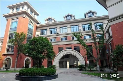 私立华联学院的图书馆或教室环境如何?是否适合上自习?