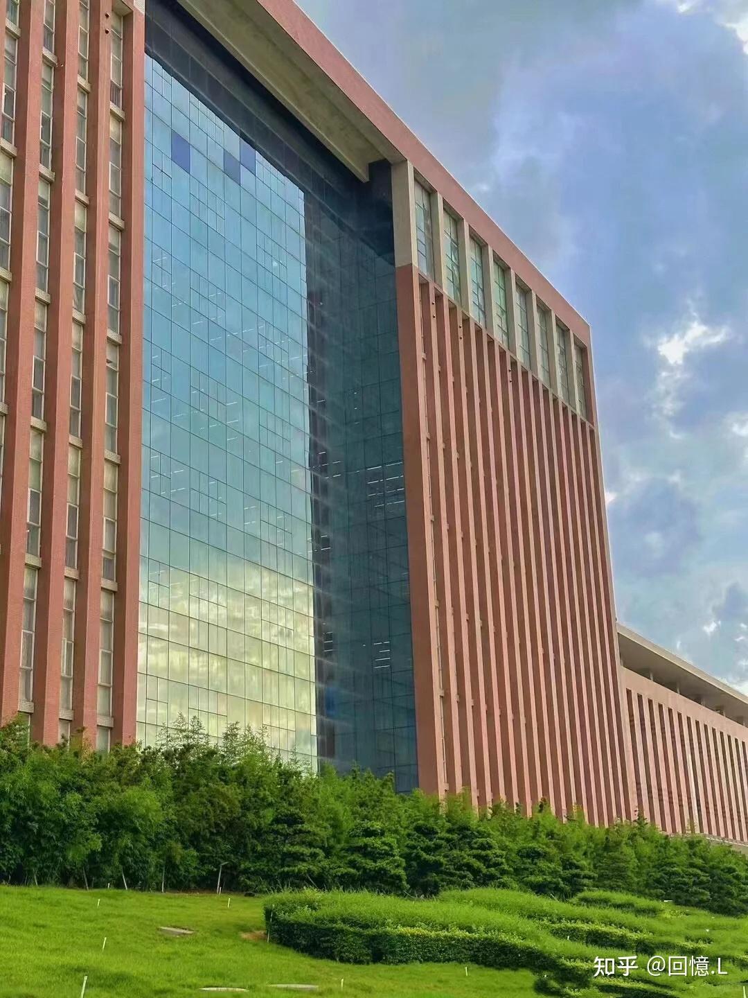 珠海科技学院的图书馆环境怎么样?