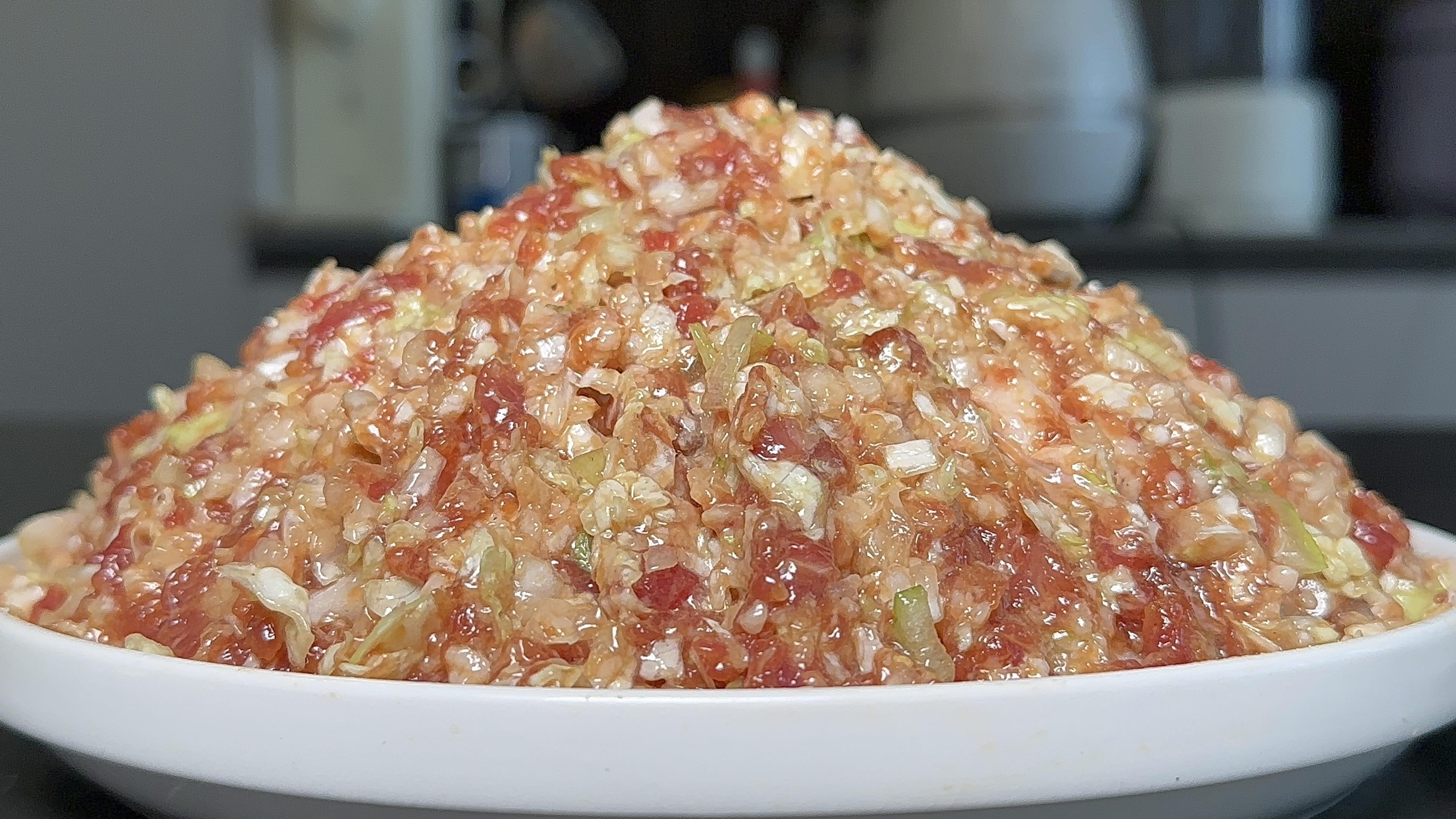 做猪肉白菜饺子馅时,白菜不杀水肉馅不加水,比饺子馆的还好吃