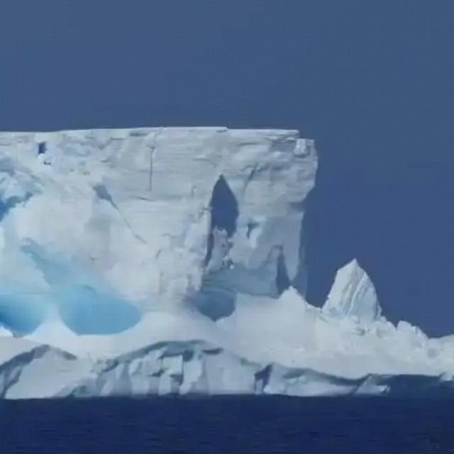 全球最大冰山 A23a 完成最后一次崩解「消失」，将带来哪些影响？其附近海面曾「变绿」这意味着什么？