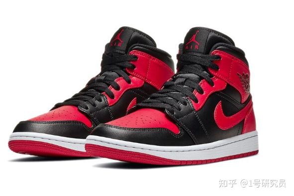 为什么我aj1灰白是七孔