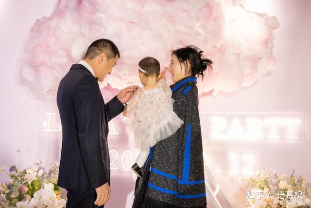 王菲女儿李嫣近照曝光大方露脸超自信对此你有何评价