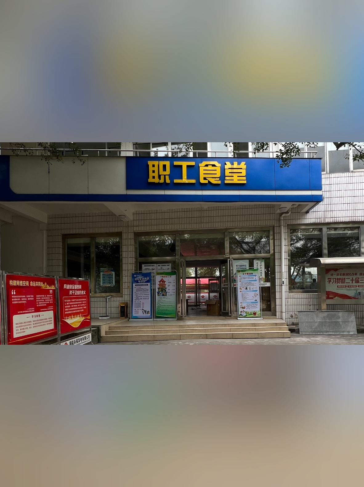 职工食堂刷脸卡自动发餐盘机预算5万,贵吗?